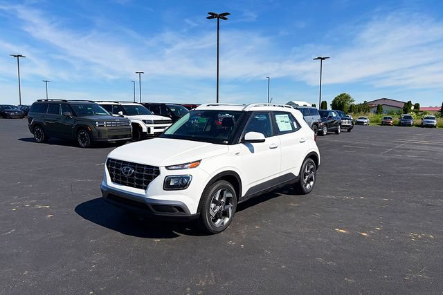 New 2026 Hyundai Venue SEL FWD image 3
