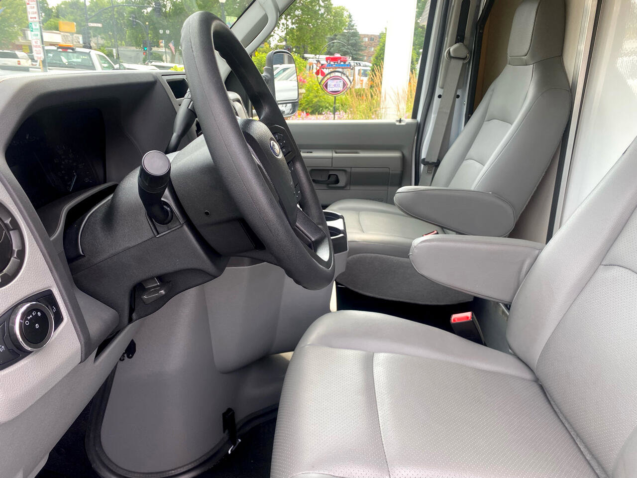 Used 2024 Ford E-350 and Econoline 350 Super Duty w/ Power Windows & Locks Group image 17