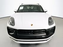 Certified 2026 Porsche Macan AWD/4WD image 2