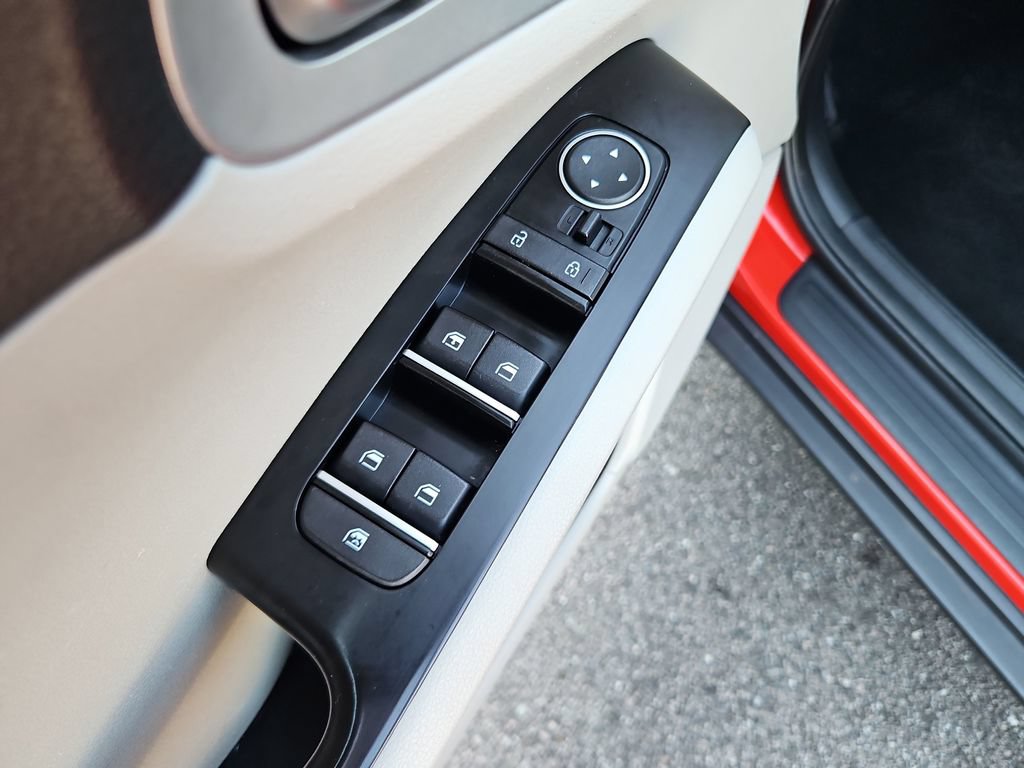 Used 2025 Kia Soul LX FWD image 23