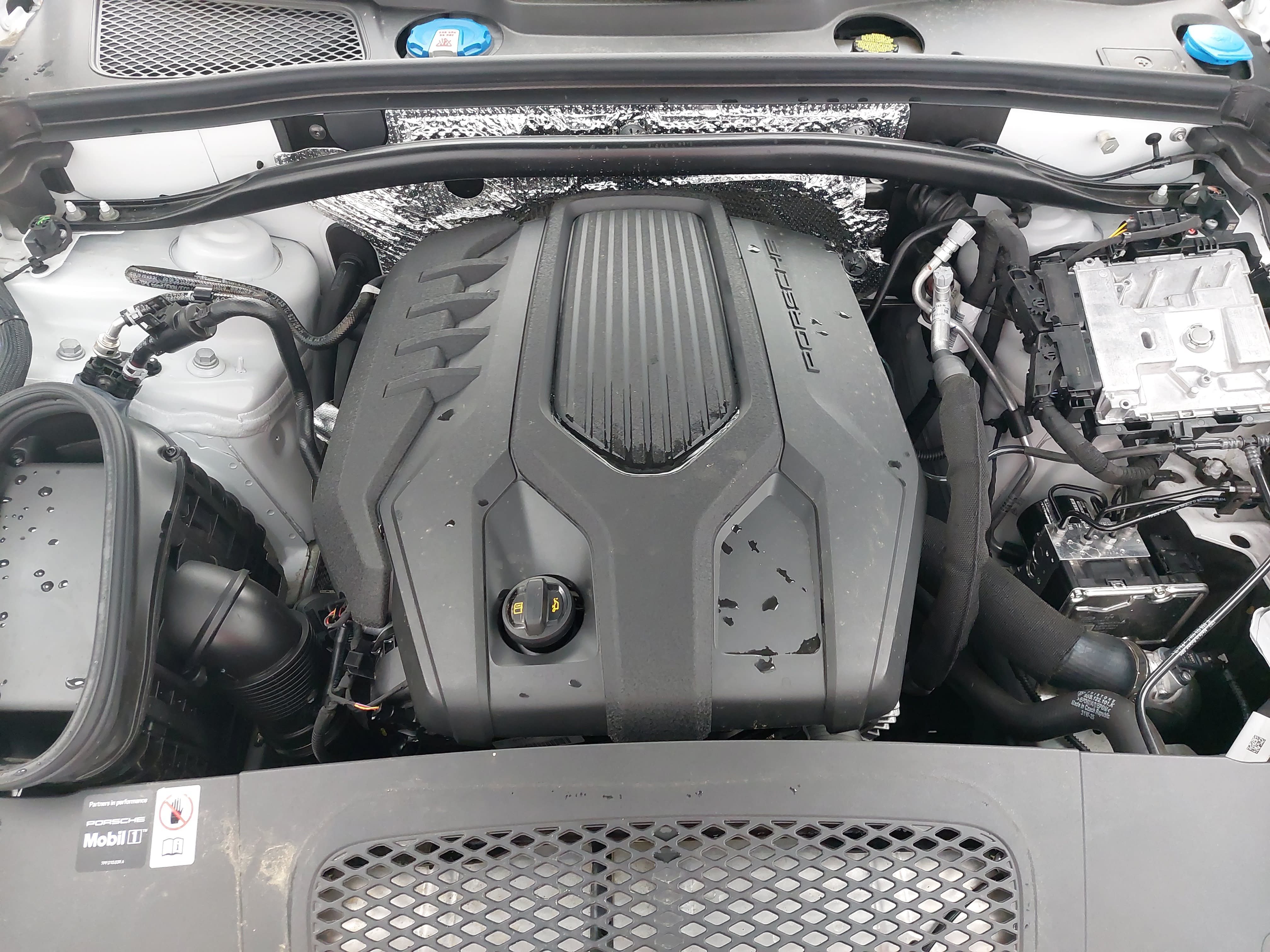 Certified 2026 Porsche Macan Turbo AWD/4WD image 33