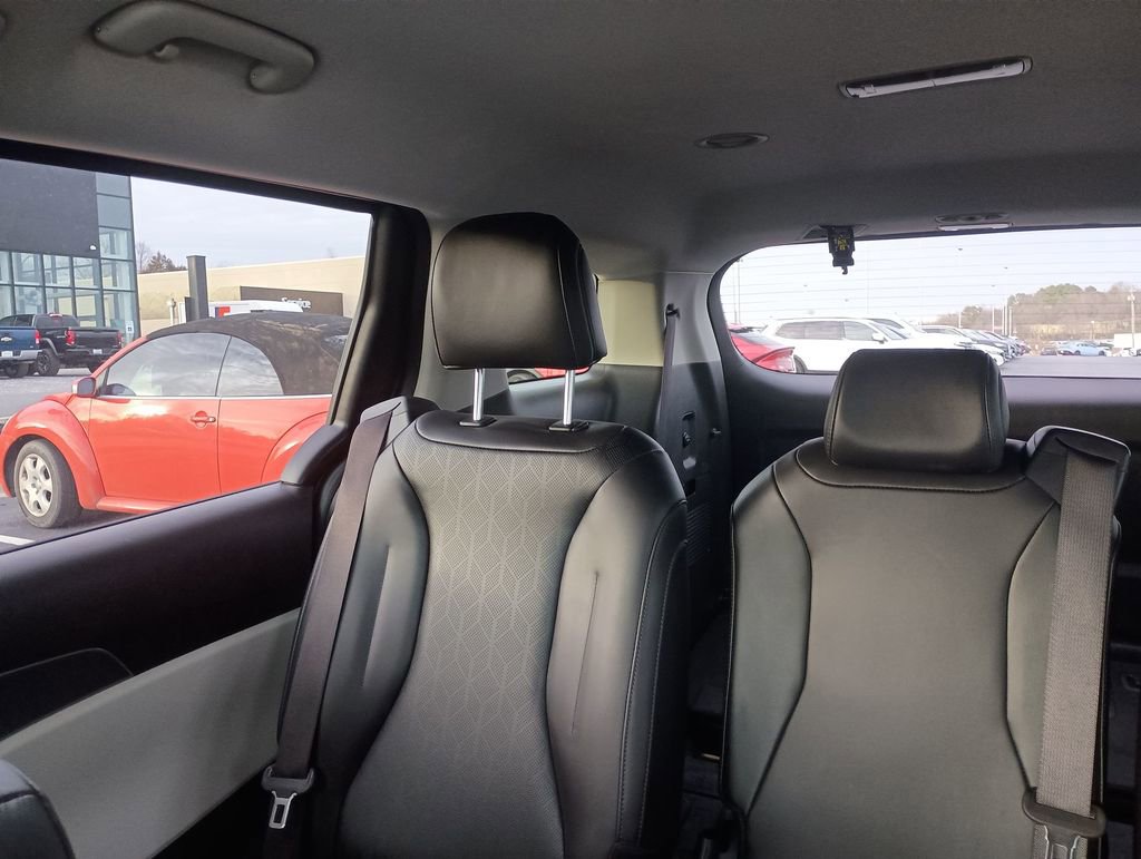 Used 2024 Kia Carnival LX image 12