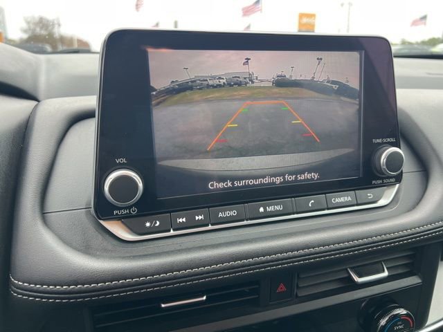 Used 2024 Nissan Rogue SV image 15