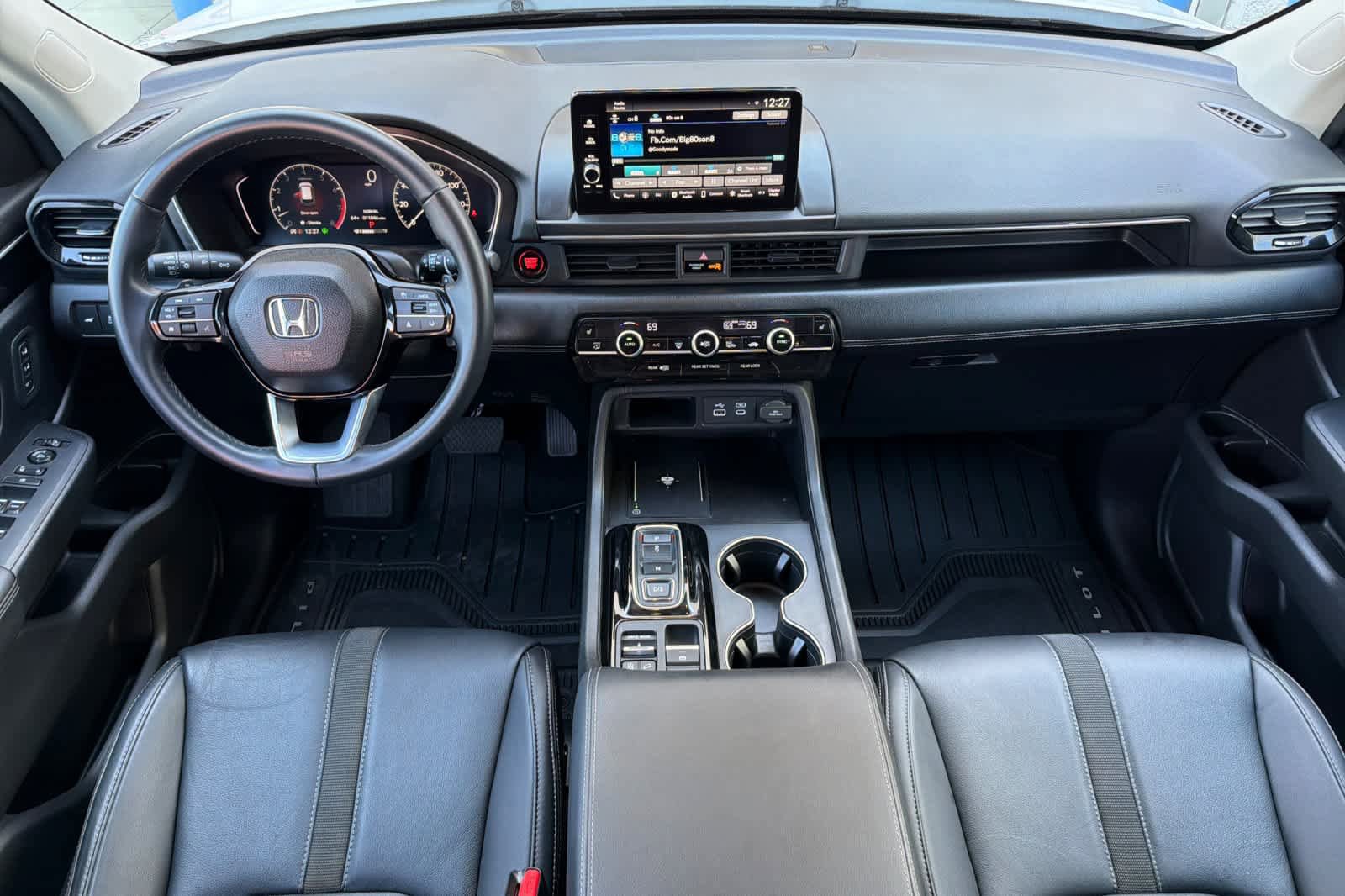 Used 2025 Honda Pilot EX-L image 3