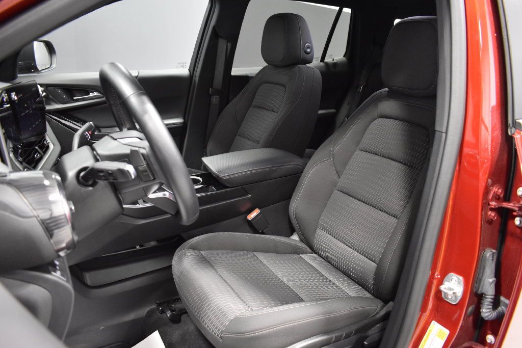 Used 2026 Chevrolet Equinox LT AWD/4WD image 9