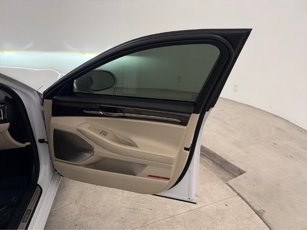 Used 2018 Genesis G90 3.3T Premium RWD image 23