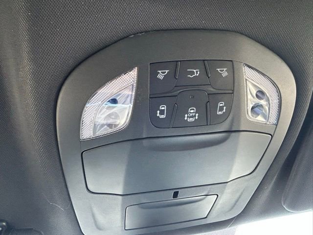 Used 2025 Chrysler Pacifica Select image 19