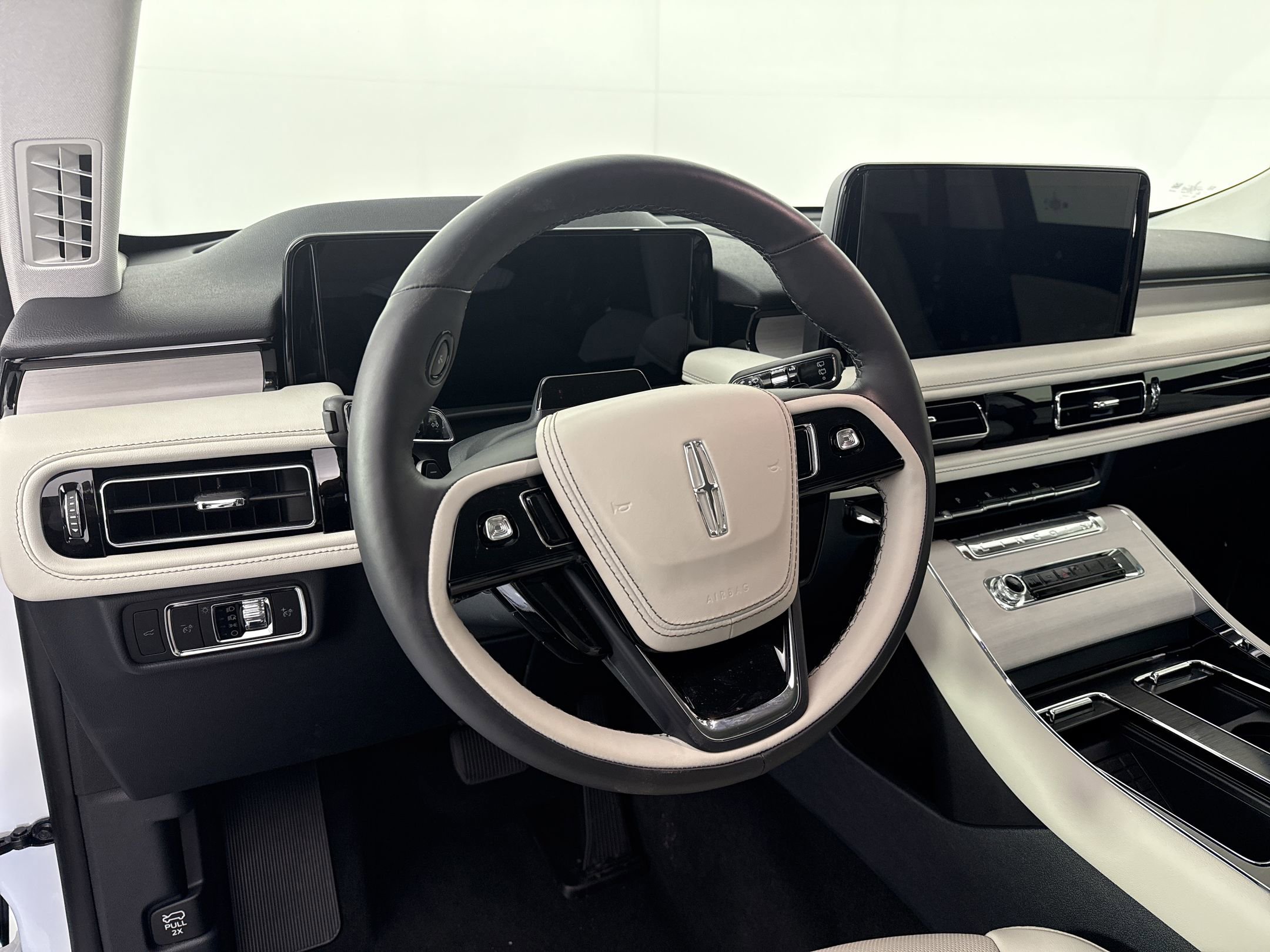 Used 2025 Lincoln Aviator Reserve w/ Illumination Package image 17