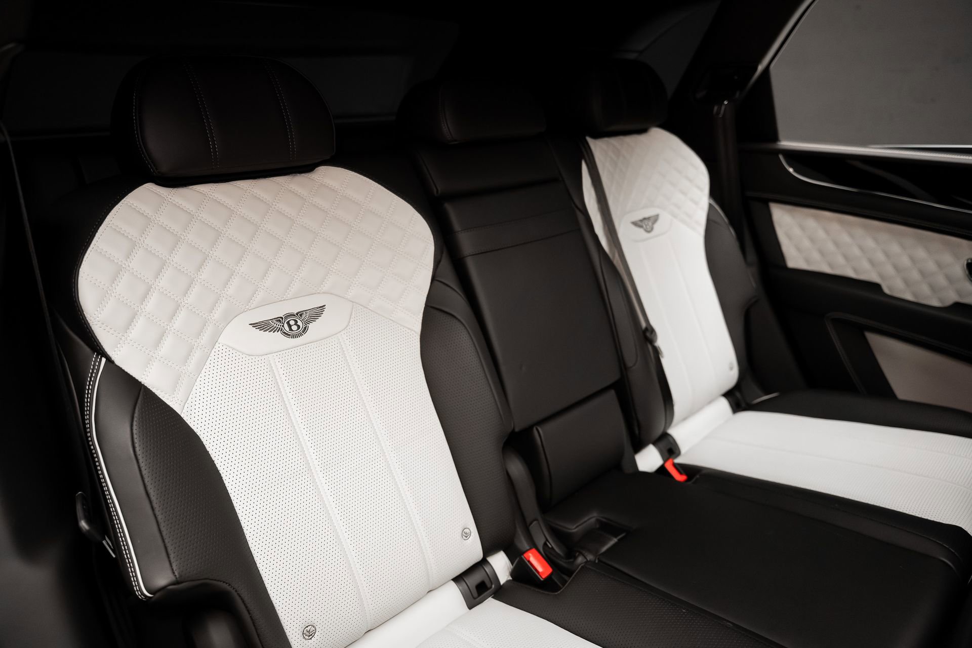 Used 2021 Bentley Bentayga Plug-In Hybrid image 63