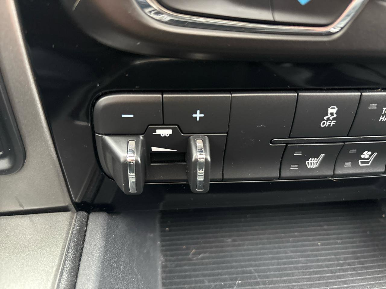 Used 2018 RAM 2500 Laramie w/ Sport Appearance Group AWD/4WD image 18
