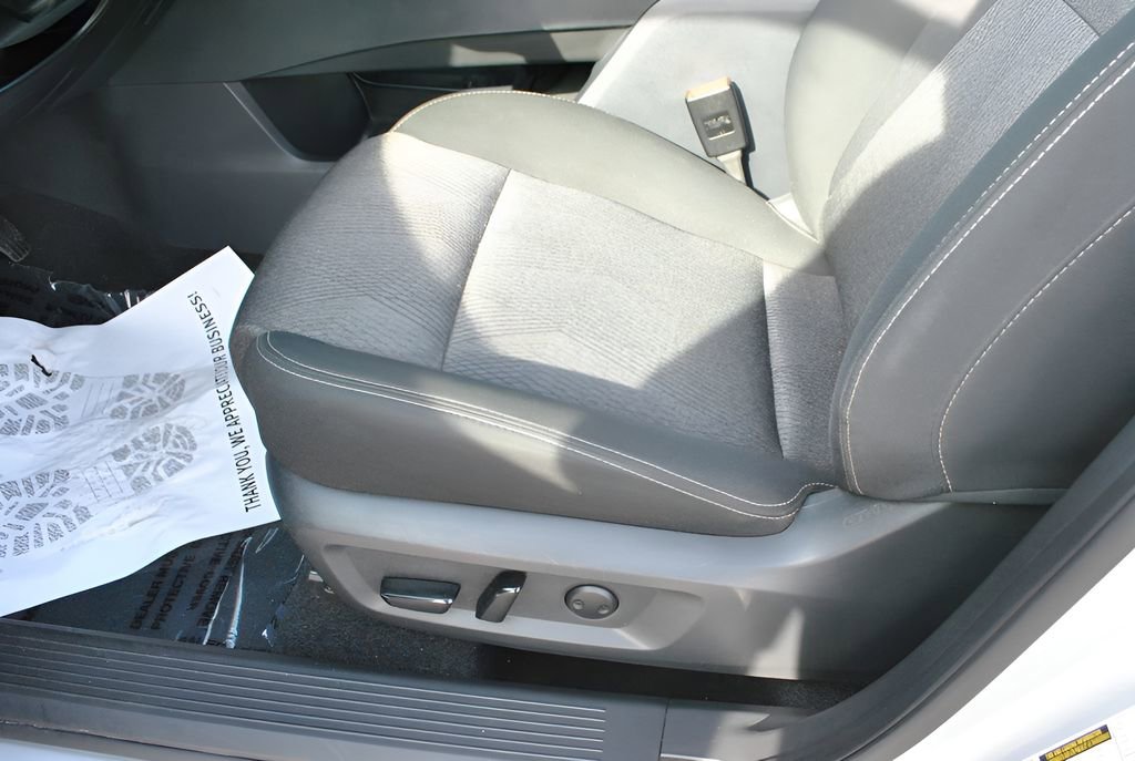 Used 2025 Nissan Rogue SV AWD/4WD image 18