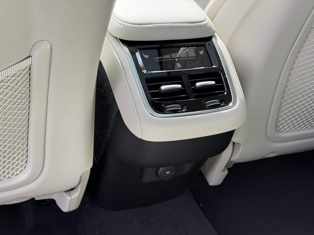 New 2026 Volvo XC90 B6 Ultra image 12