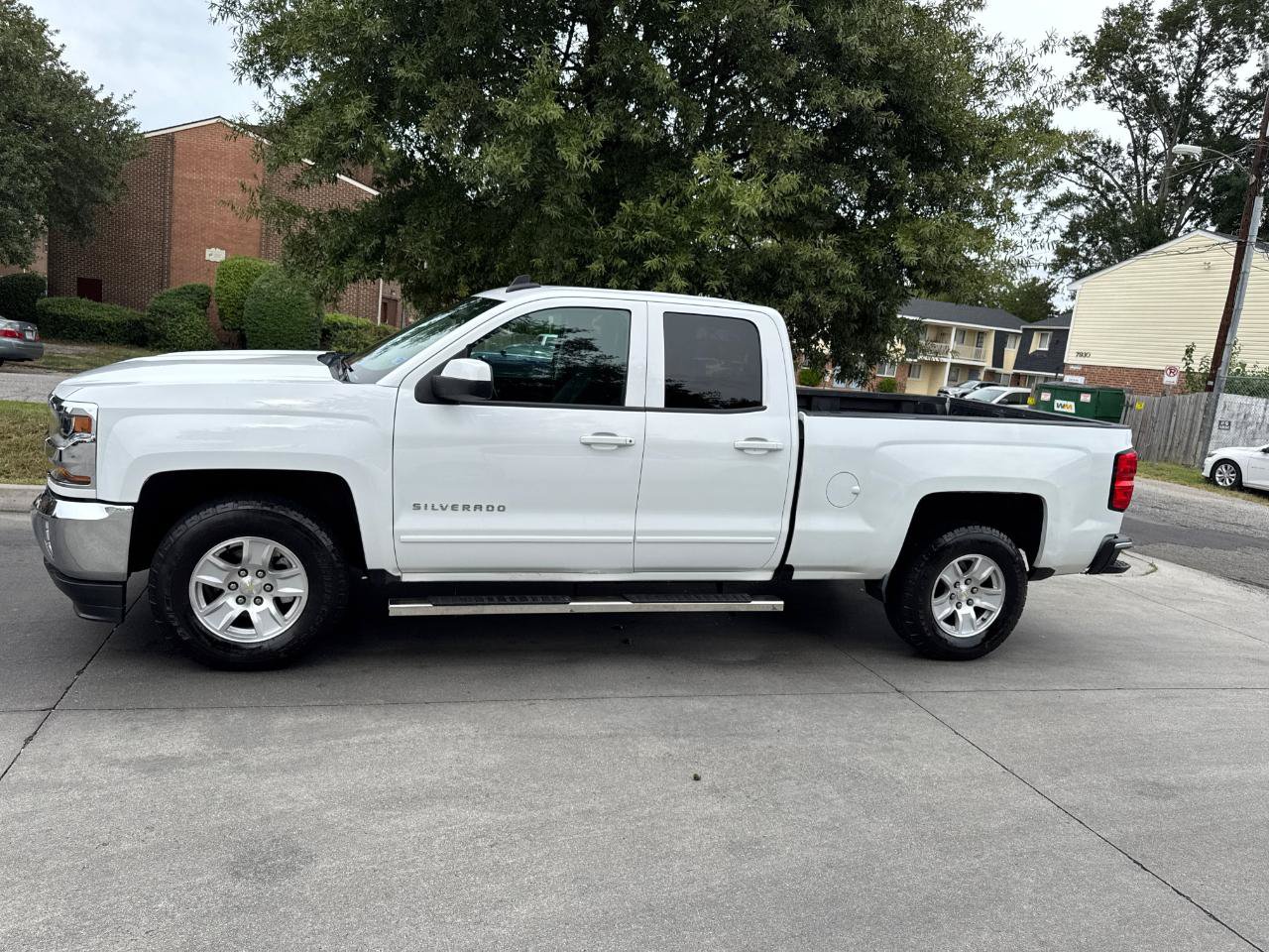 Used 2018 Chevrolet Silverado 1500 LT w/ All Star Edition AWD/4WD image 3
