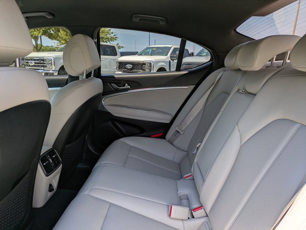 Used 2023 Genesis G70 2.0T AWD/4WD image 13