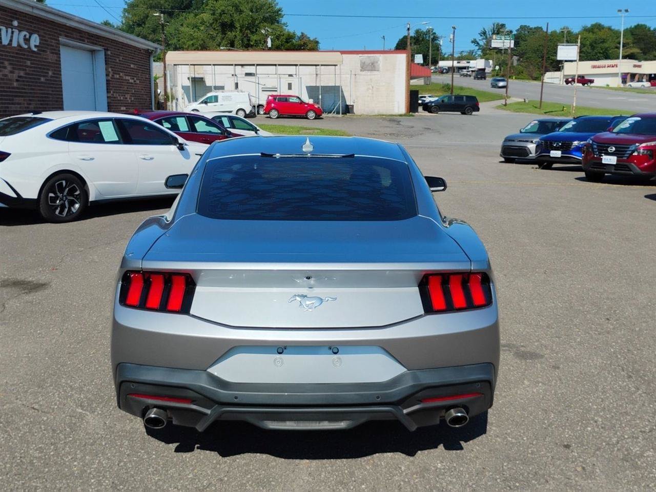 Used 2024 Ford Mustang Coupe RWD image 6