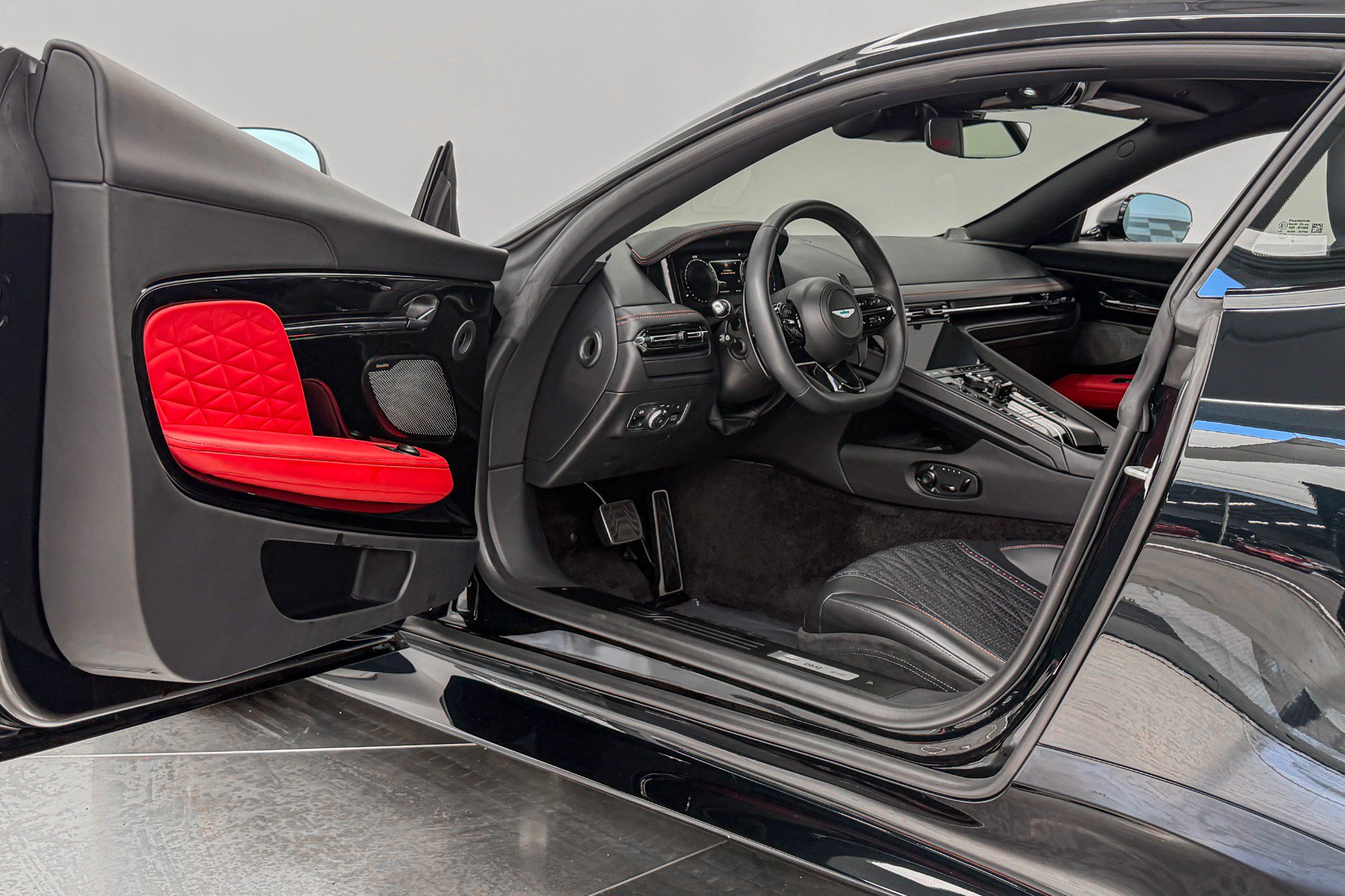 Used 2024 Aston Martin DB12 Coupe RWD image 22