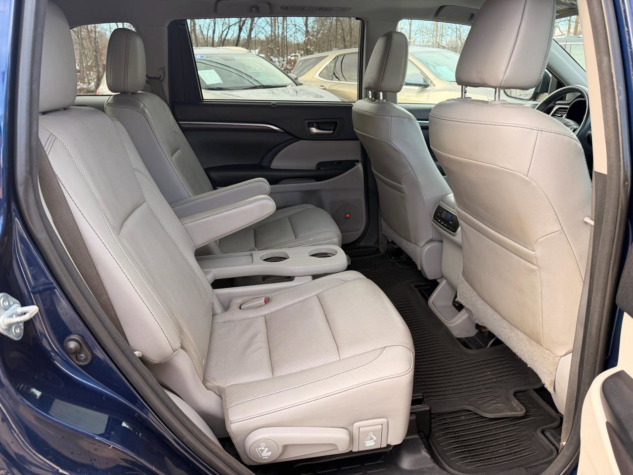 Used 2016 Toyota Highlander Limited Platinum image 31