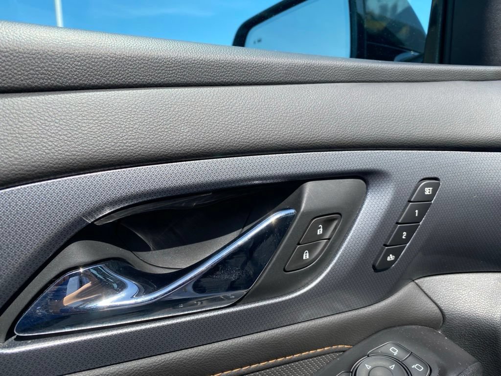 Used 2020 Chevrolet Traverse Premier w/ Redline Edition AWD/4WD image 13