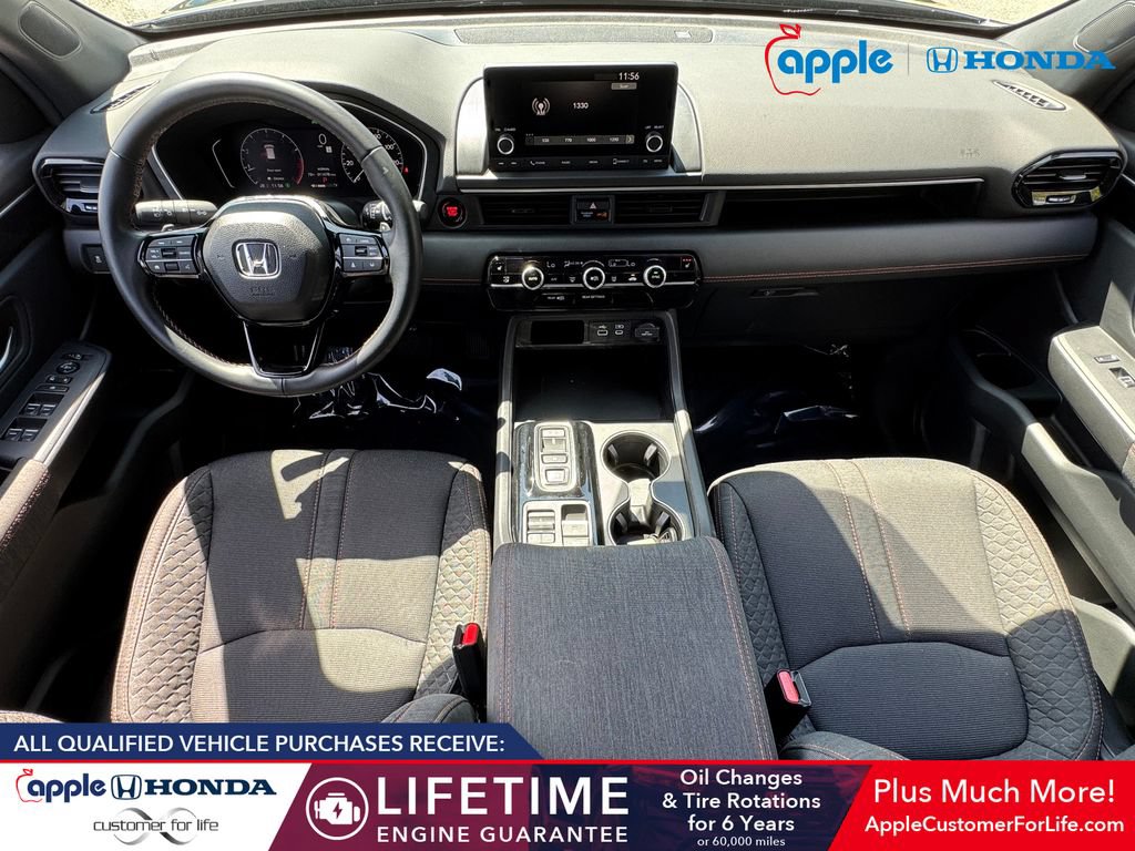 Used 2025 Honda Pilot Sport image 16