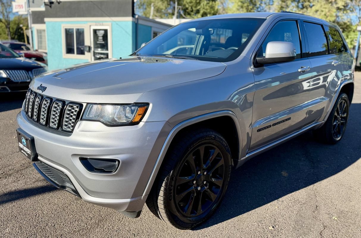 Used 2017 Jeep Grand Cherokee Altitude AWD/4WD image 7