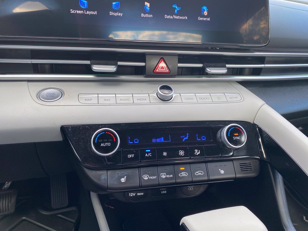 Certified 2024 Hyundai Elantra Limited FWD image 18