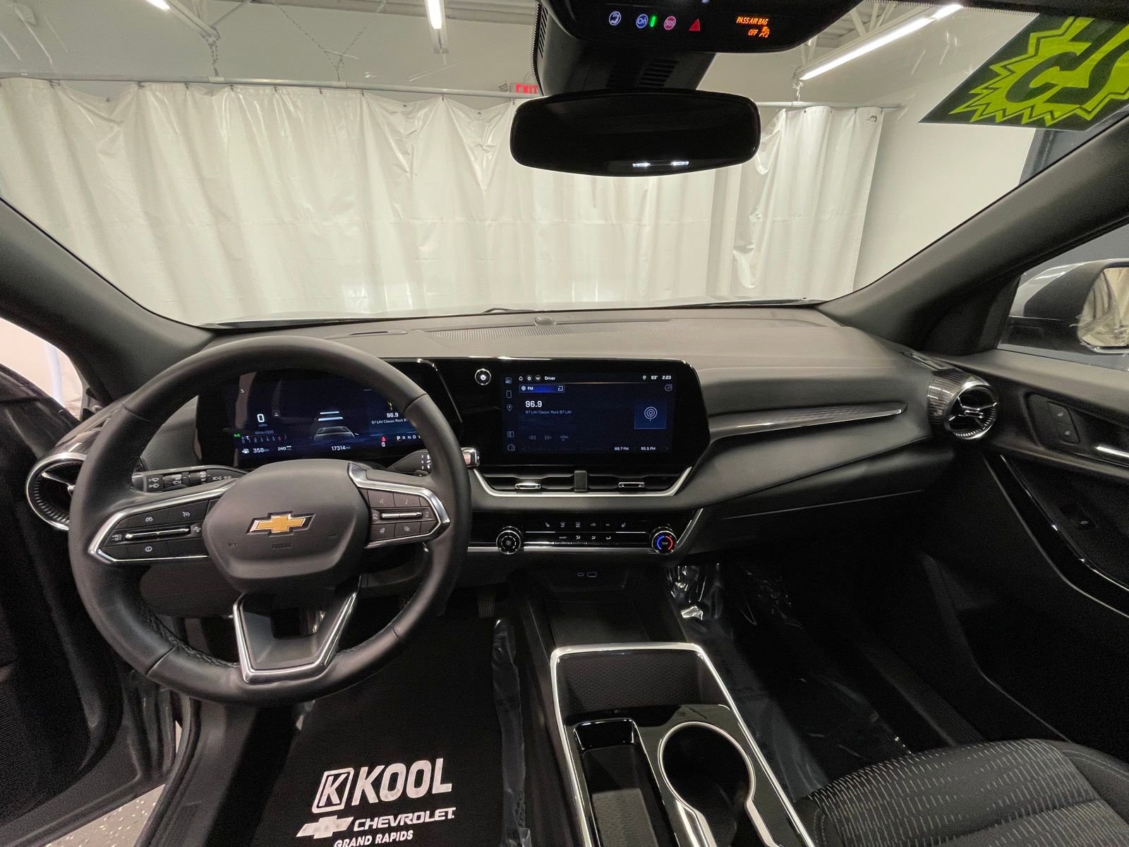 Used 2025 Chevrolet Equinox LT image 14