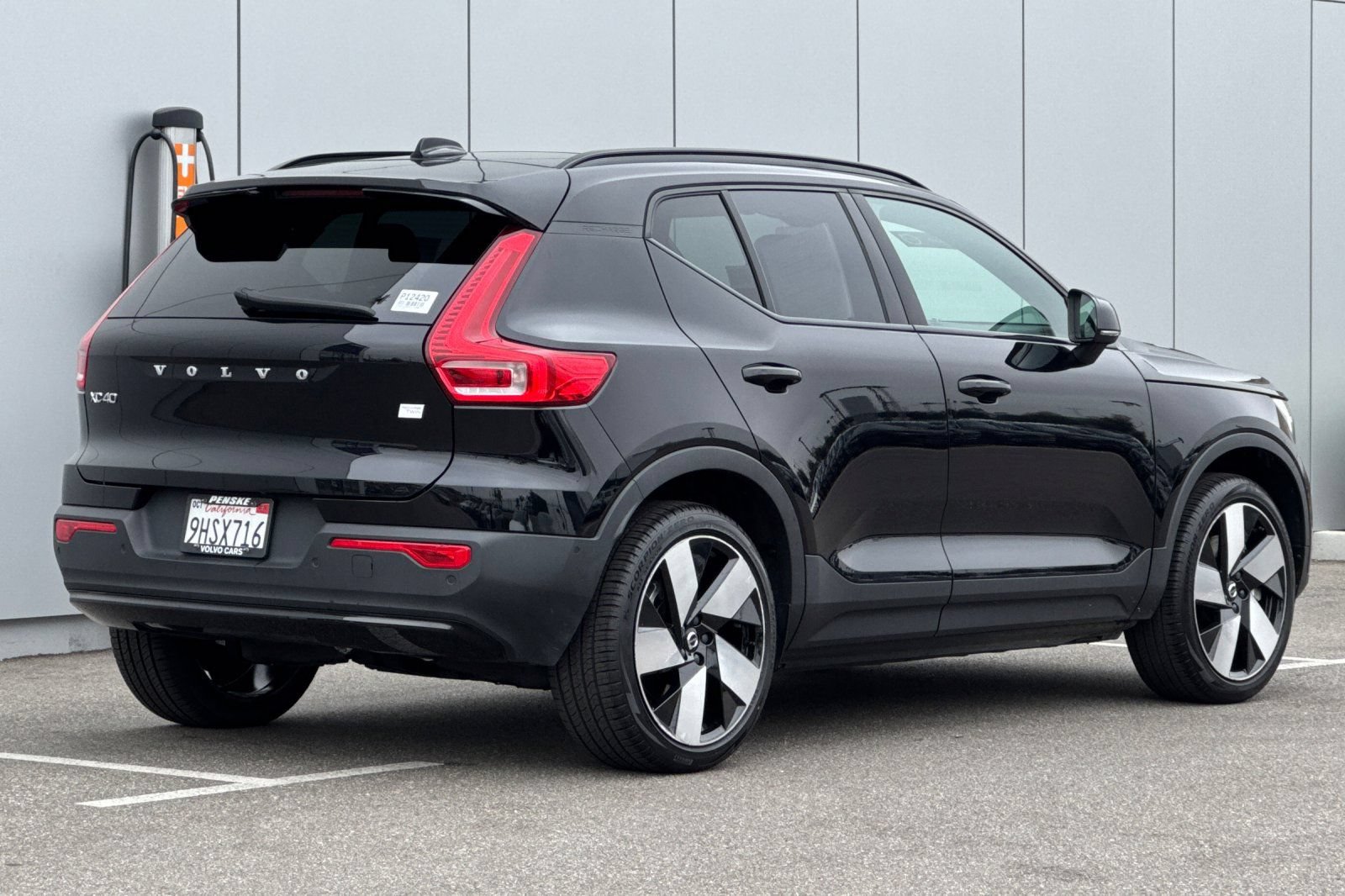 Used 2023 Volvo XC40 Recharge Ultimate w/ Protection Package Premier AWD/4WD image 5