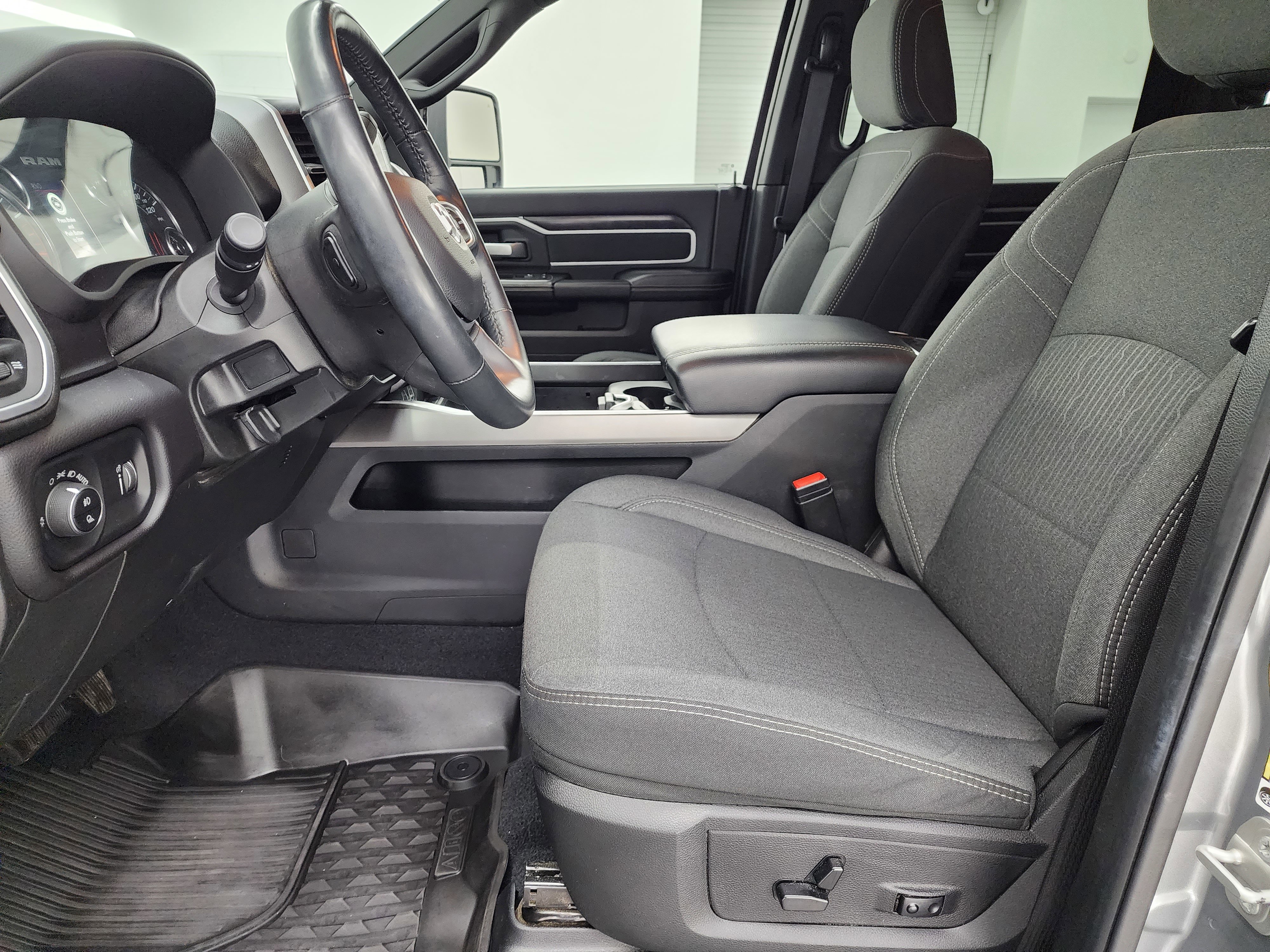 Used 2024 RAM 3500 Big Horn w/ Night Edition AWD/4WD image 8