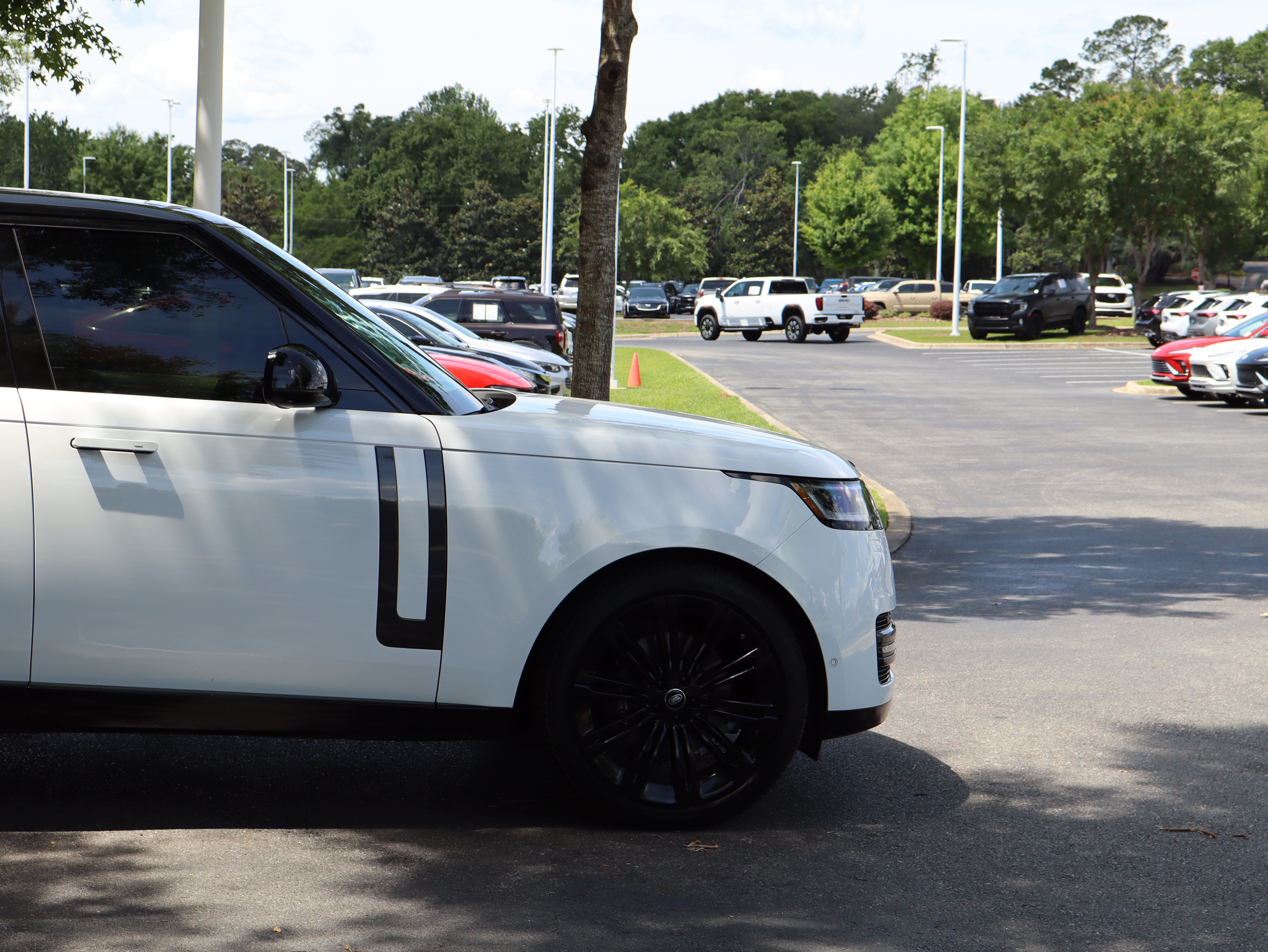 Used 2024 Land Rover Range Rover Long Wheelbase SE AWD/4WD image 11