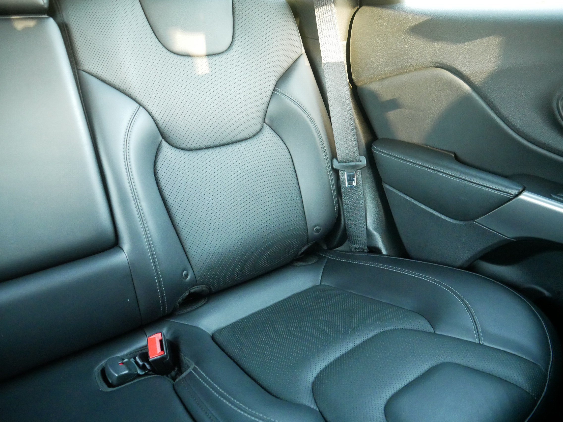 Used 2019 Jeep Cherokee High Altitude AWD/4WD image 14