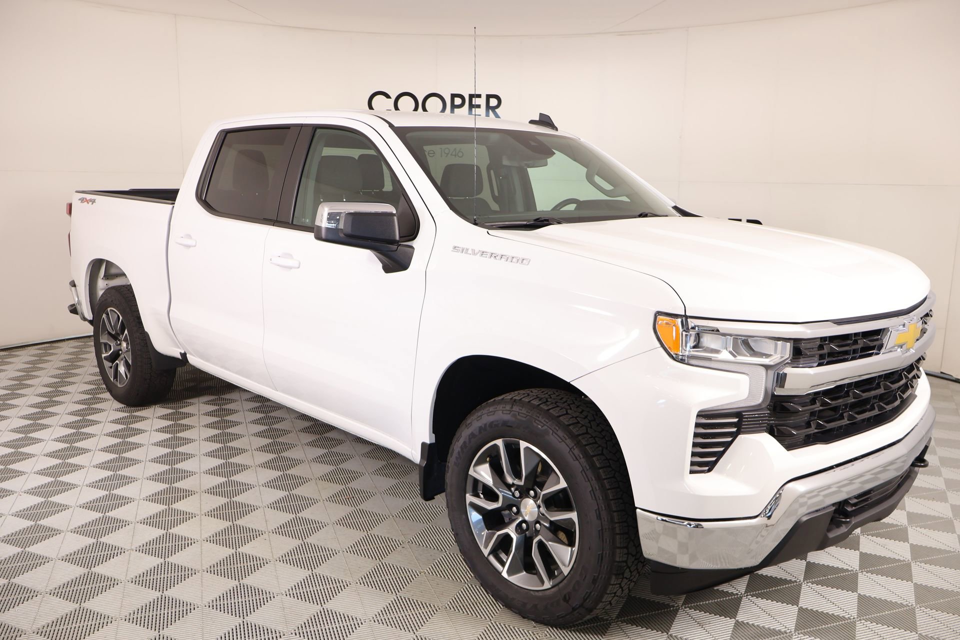 Used 2022 Chevrolet Silverado 1500 LT image 1