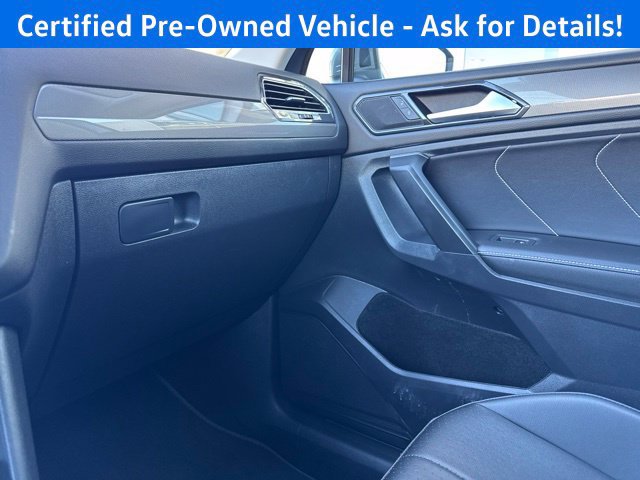 Certified 2023 Volkswagen Tiguan SE w/ Panoramic Sunroof Package AWD/4WD image 16