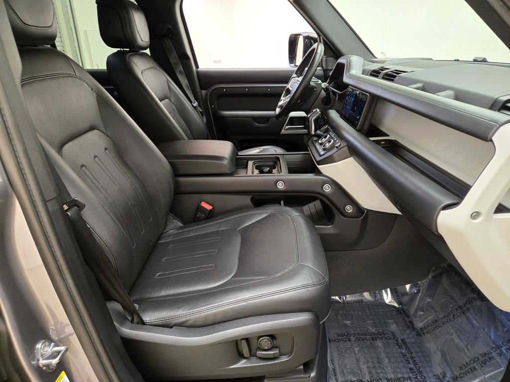 Used 2020 Land Rover Defender 110 First Edition AWD/4WD image 27