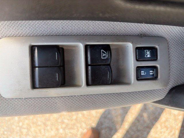 Used 2015 Nissan Rogue S w/ Convenience Package FWD image 16