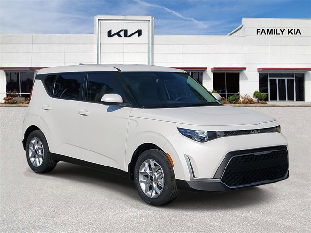 New 2025 Kia Soul LX image 1
