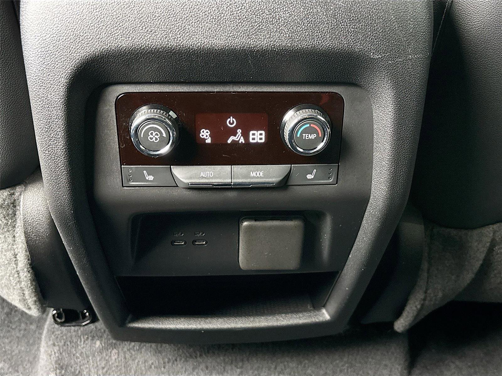 Used 2024 Chevrolet Traverse RS image 30