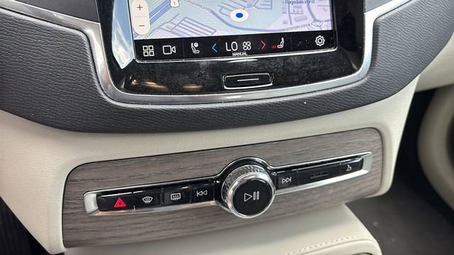 Used 2023 Volvo XC90 B6 Core w/ Climate Package image 31