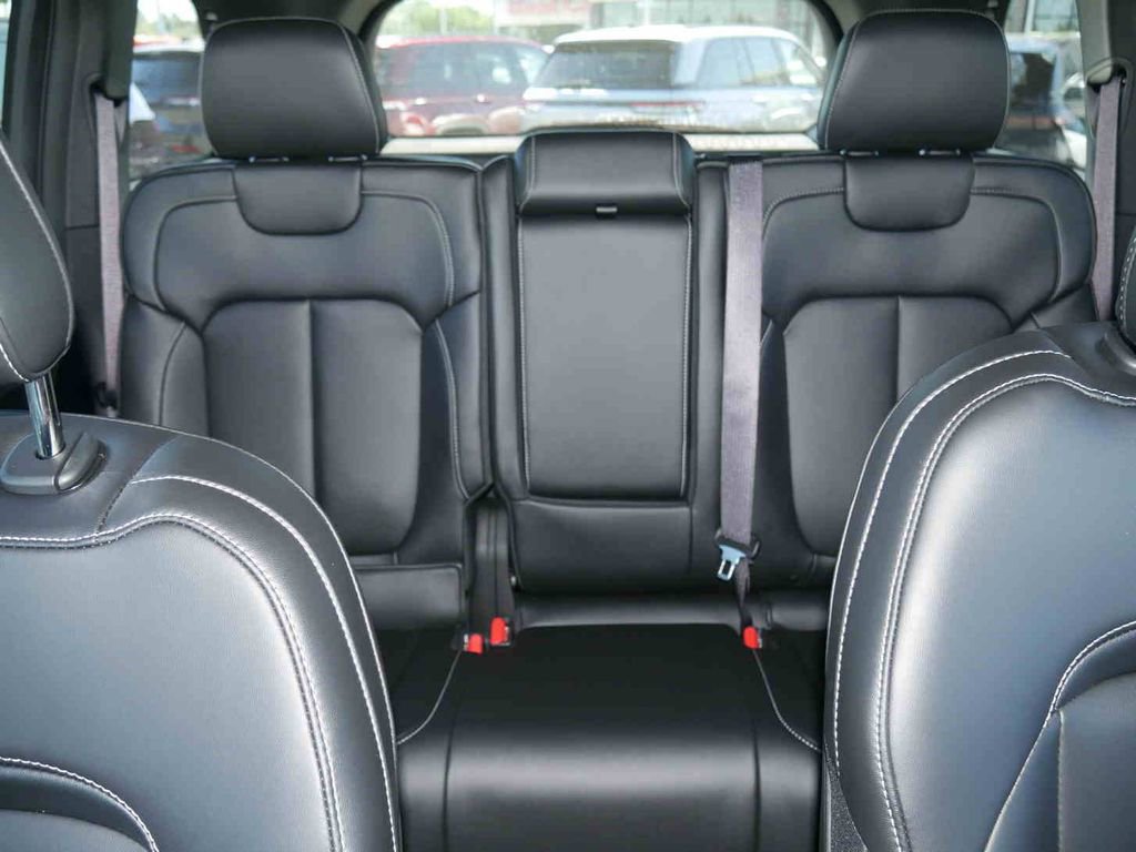 New 2025 Jeep Grand Cherokee Limited image 40