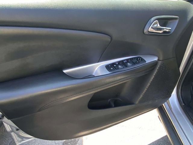 Used 2018 Dodge Journey SE image 16