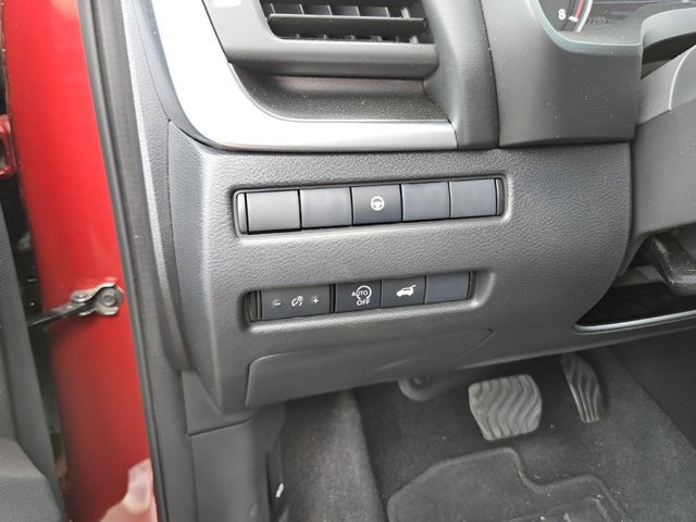 Certified 2025 Nissan Rogue SV image 26