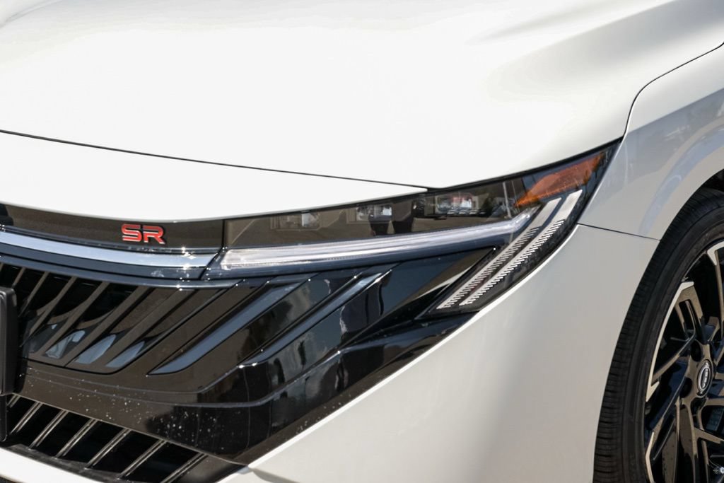 New 2027 Nissan Sentra SR FWD image 10