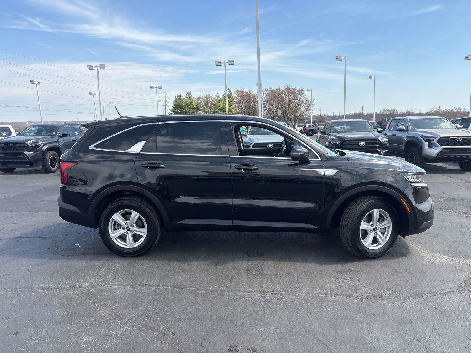 Used 2023 Kia Sorento LX AWD/4WD image 9