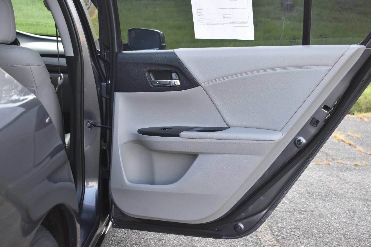 Used 2017 Honda Accord EX-L image 11