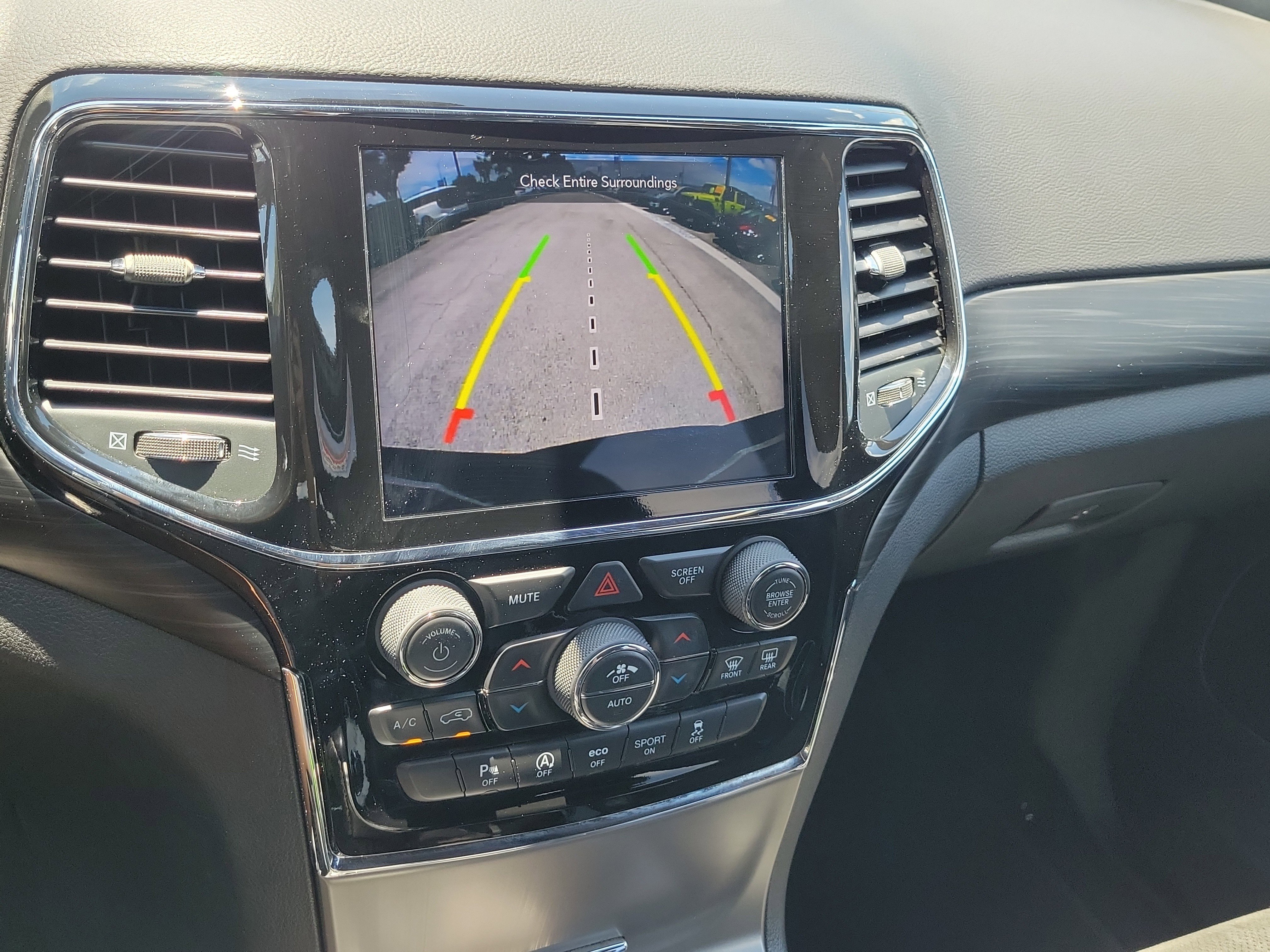 Used 2020 Jeep Grand Cherokee Altitude AWD/4WD image 28
