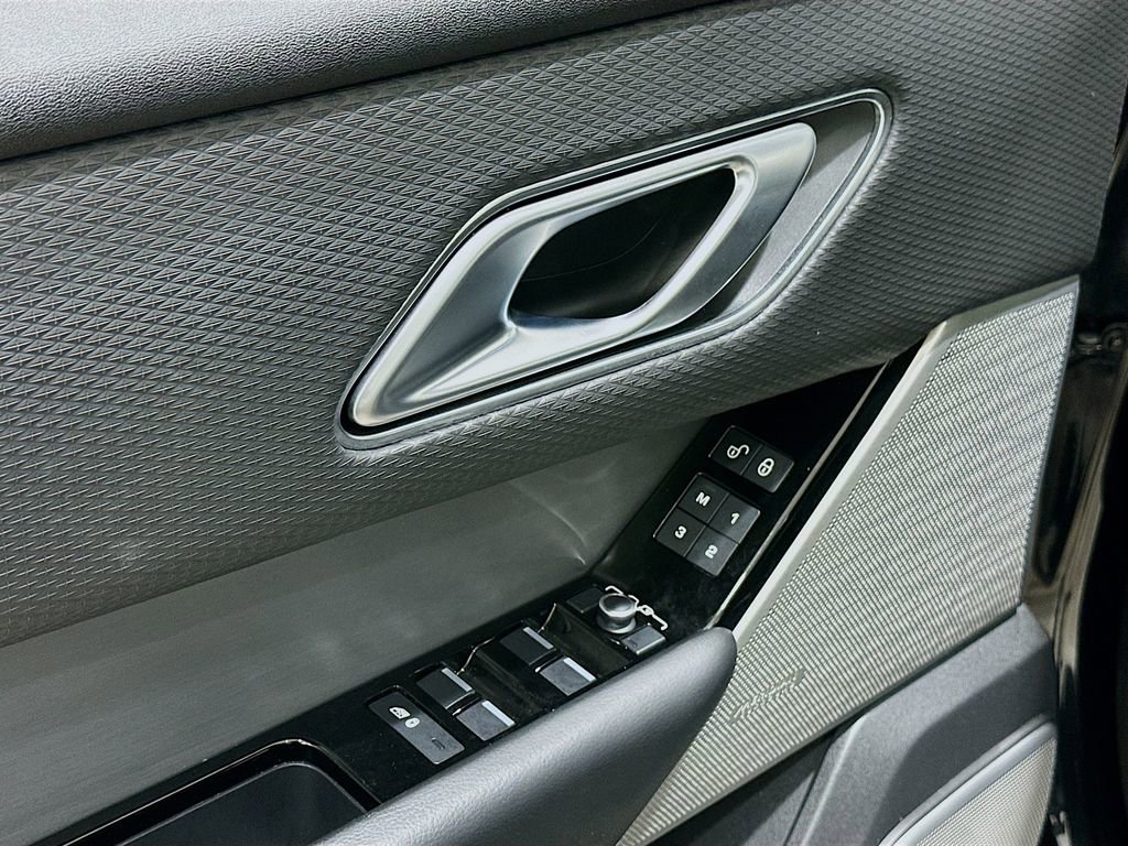 Used 2020 Land Rover Range Rover Velar R-Dynamic S image 18