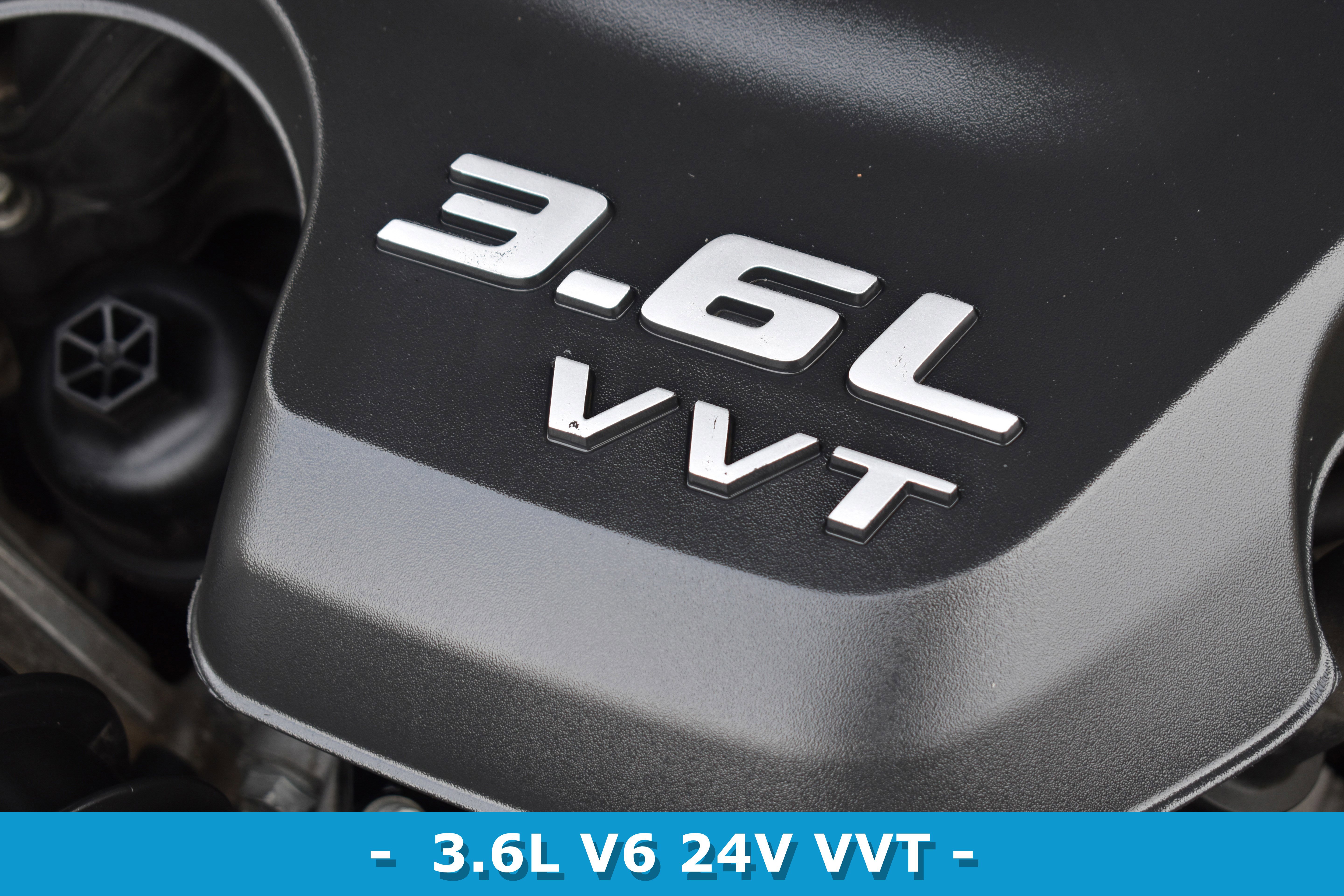 Used 2015 Dodge Challenger SXT image 19