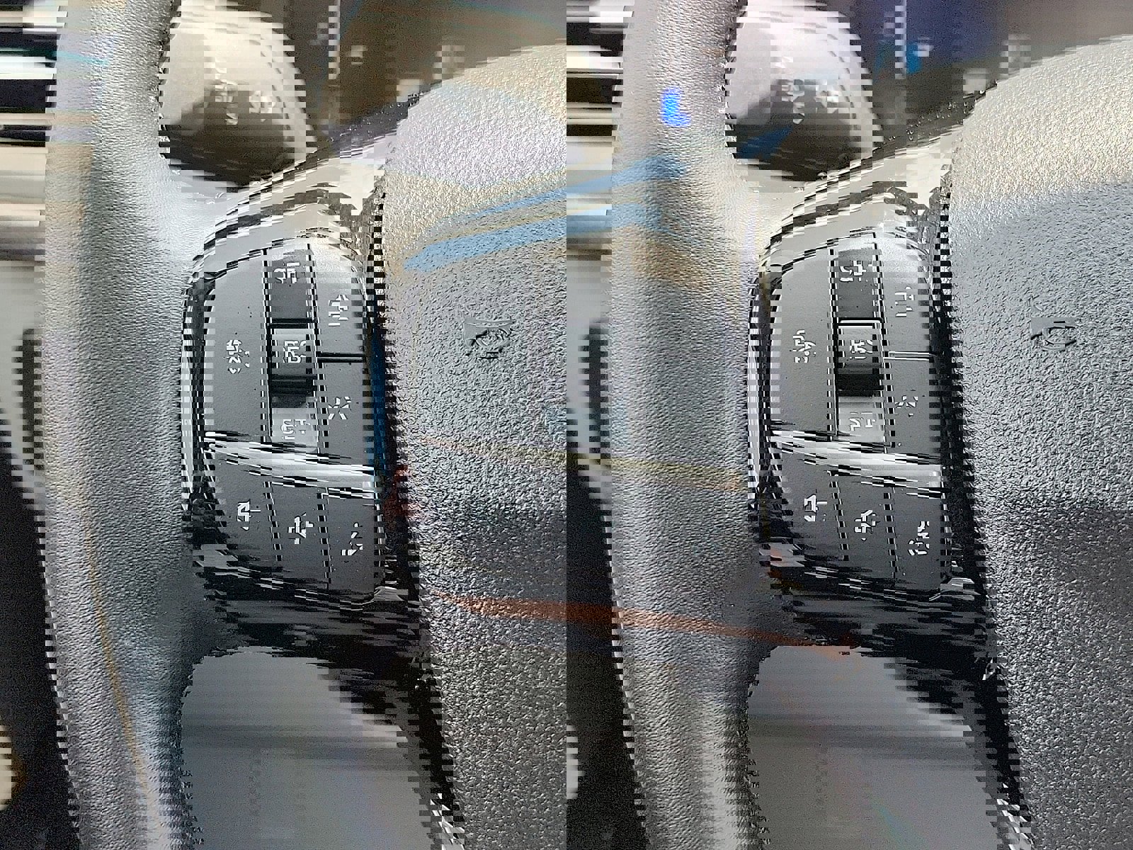 Certified 2025 Ford Escape SE image 23