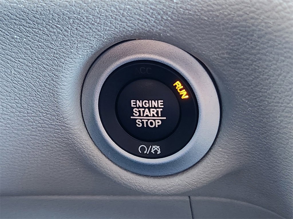 Used 2024 Chrysler Pacifica Touring-L image 23