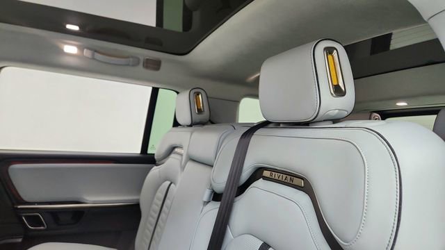 Used 2024 Rivian R1S Adventure image 34
