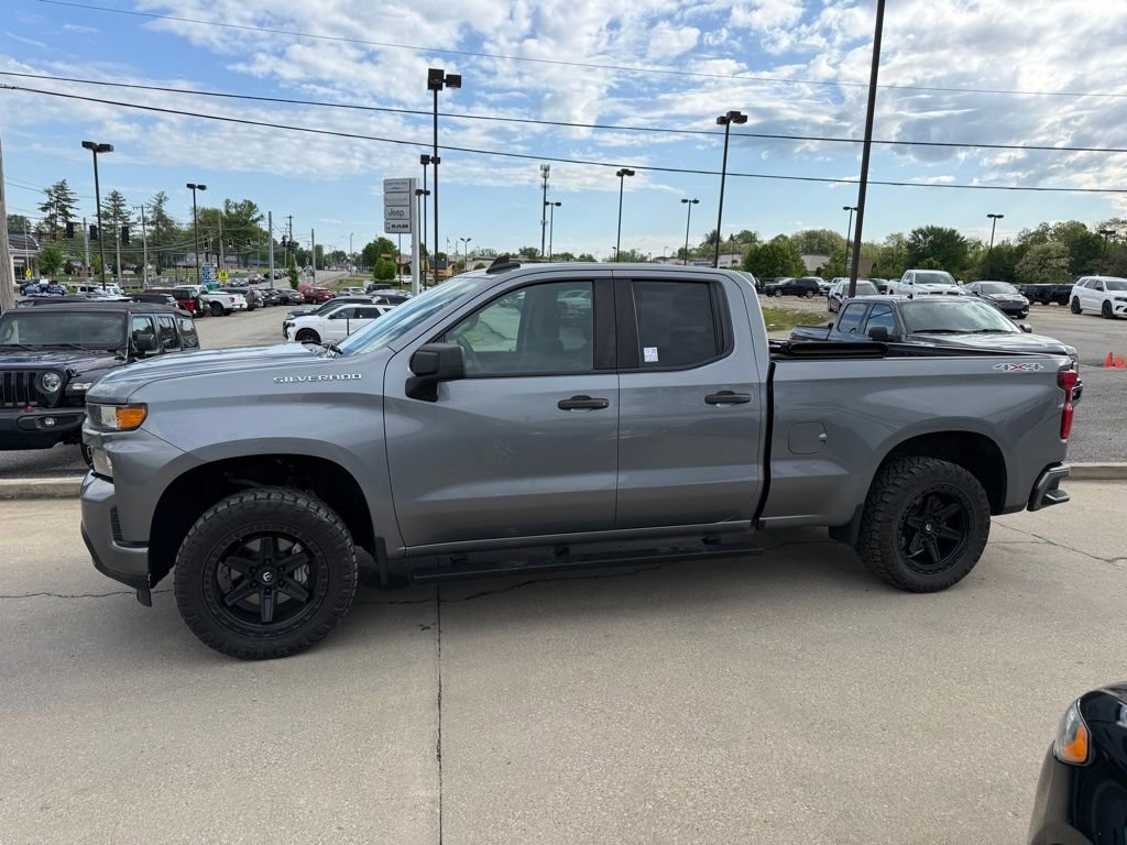 Used 2020 Chevrolet Silverado 1500 Custom w/ Custom Value Package AWD/4WD image 10